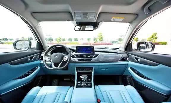长安首款插电混动SUV亮相 预售价16.99万起