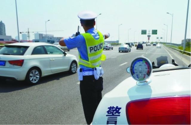 交警最喜欢查的4种车 开着上路就得有心理准备 就盯着你呢