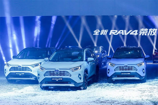 开挂的全新RAV4荣放，谁能抵挡它的魅力？