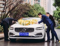 羨慕了！誰不想擁有這樣一支溫暖的婚禮車隊呢？
