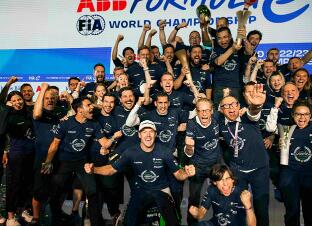 远景车队问鼎世界电动方程式锦标赛车队年度总冠军