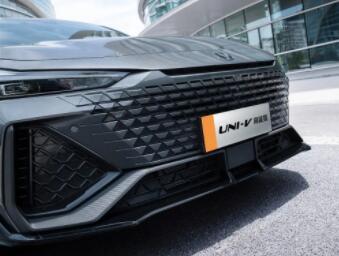 这么强悍的运动轿跑，超值鲸爆价9.69万元起！UNI-V高能版来了！