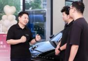 杨幂喜提享界S9，余承东为上海首批车主交付新车