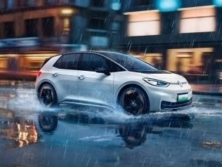 比亚迪海豚2025款和ID.3哪个好？更适合通勤代步的是TA