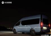无人机表演震撼登场 长安凯程V919开启