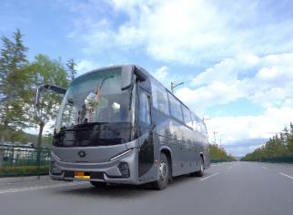 賦能鄉村振興 蘇州金龍攜手桃花源旅汽刷新“云南印象”