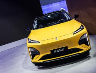 全新深蓝S07亮相成都车展 重塑科技智能中型SUV新标杆