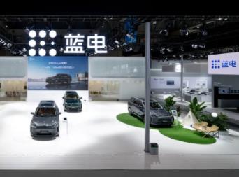 蓝电汽车亮相2025智博会，共鉴赛力斯品质实力