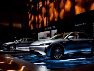 风云A9L光辉四驱全球上市 超级置换抢购价17.19万元起