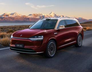 明星胡兵探访赛力斯超级工厂 揭秘问界M9背后的硬实力