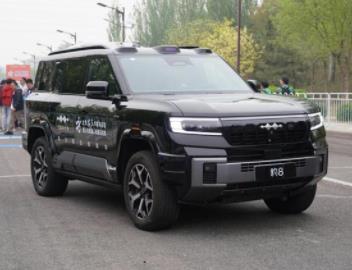 方程豹护航人形机器人马拉松 共谱未来出行新篇章