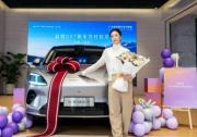 资深主持人李思思喜提启境GX7 开启家庭出行新选择